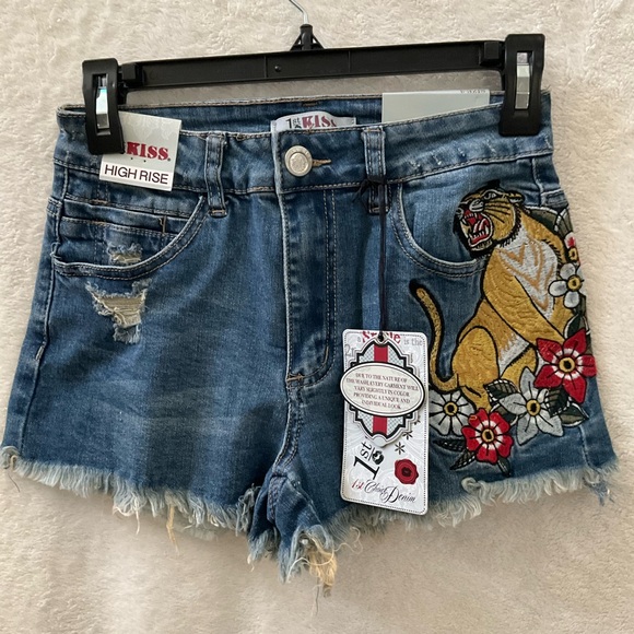 1st Kiss Pants - 🌼4/$10🌼 NWT [1st KISS ] Wild Cat Embroidered Short Shorts | Junior 3